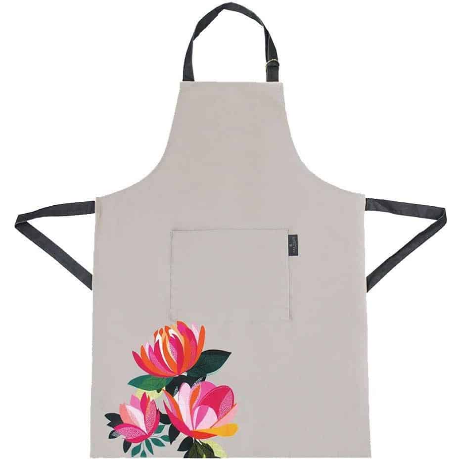 sara-miller-sara-miller-apron-peony-placement-5025966697342-.jpg Sara Miller Peony Placement Apron – Sara Miller London - Image 1